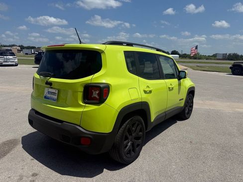 Used 2017 Jeep Renegade Altitude FWD image 5