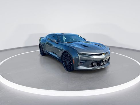 Used 2016 Chevrolet Camaro SS RWD image 2