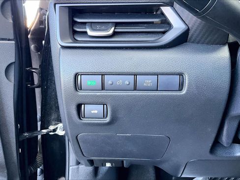 Used 2024 Nissan Sentra S image 31