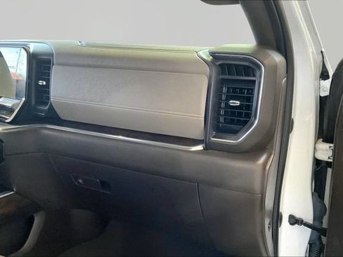 Used 2023 GMC Sierra 1500 SLT AWD/4WD image 18