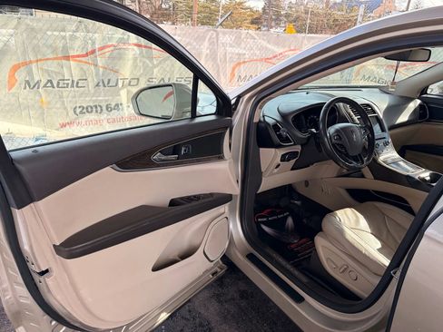 Used 2017 Lincoln MKX Reserve w/ Lincoln MKX Climate Package image 14