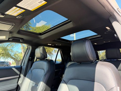 Used 2018 Ford Explorer XLT w/ Equipment Group 202A image 25