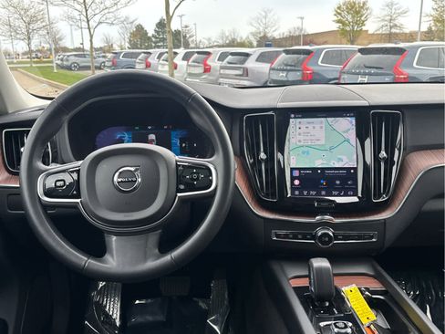 Used 2023 Volvo XC60 B5 Plus AWD/4WD image 15