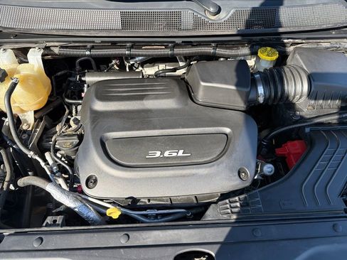 Used 2017 Chrysler Pacifica Touring w/ Tire & Wheel Group image 22