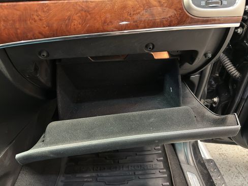 Used 2012 Jeep Grand Cherokee Overland image 25