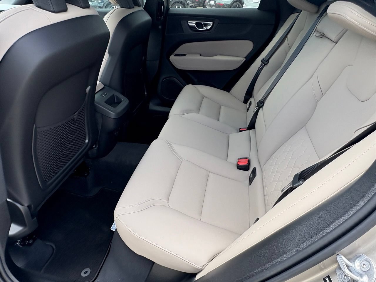 New 2026 Volvo XC60 B5 Core w/ Protection Package Premier AWD/4WD image 23