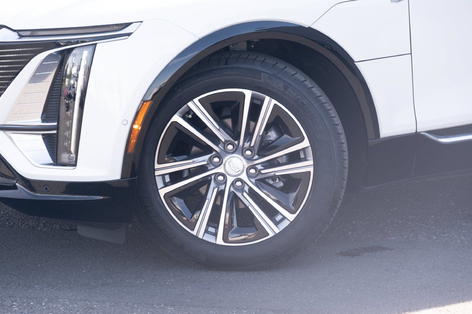 Used 2024 Cadillac Lyriq Luxury AWD/4WD image 23
