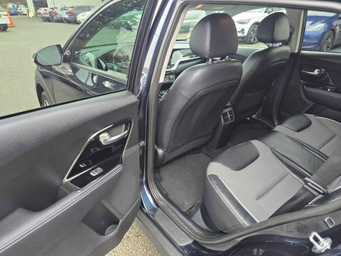 Used 2022 Kia Niro EX w/ Cold Weather Package image 15
