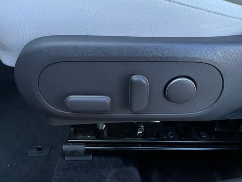 Used 2025 Hyundai Kona SEL image 10