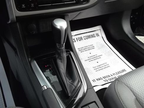 Used 2017 Toyota Corolla LE image 19