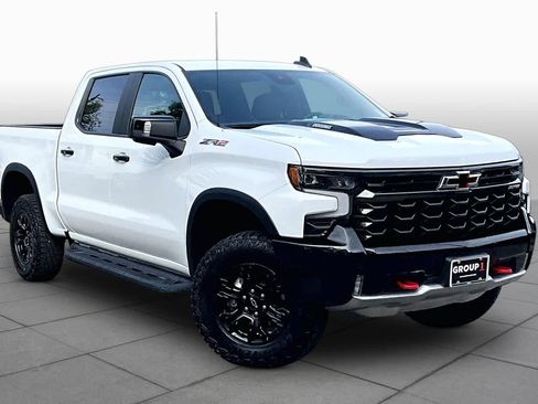 Used 2025 Chevrolet Silverado 1500 ZR2 w/ Technology Package AWD/4WD image 3