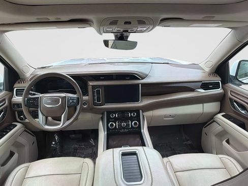 Used 2022 GMC Yukon XL Denali w/ Advanced Technology Package AWD/4WD image 19