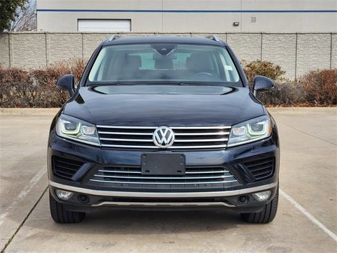 Used 2016 Volkswagen Touareg Sport image 2