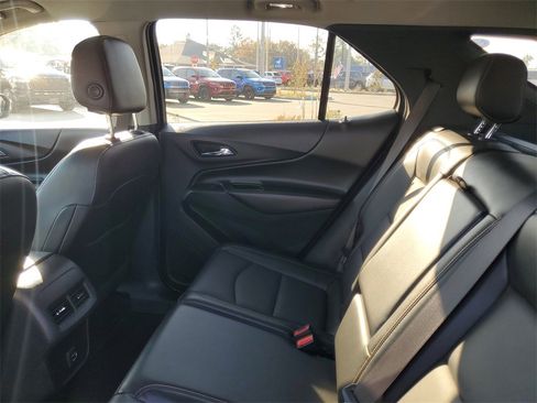 Used 2021 Chevrolet Equinox LT image 30