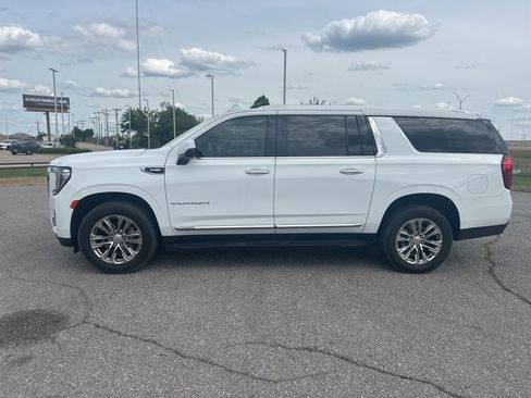 Used 2022 GMC Yukon XL SLT w/ SLT Premium Package RWD image 2