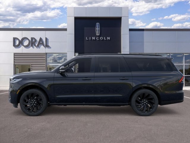 New 2026 Lincoln Navigator L Reserve w/ Jet Appearance Package AWD/4WD image 3