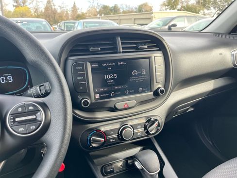 Used 2025 Kia Soul LX w/ LX Technology Package image 17