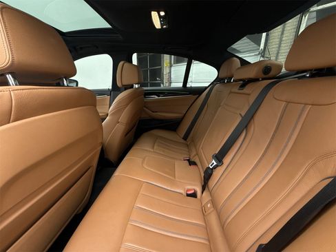 Used 2020 BMW 530i w/ Convenience Package image 32