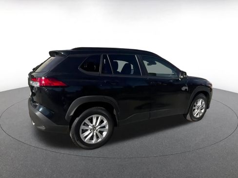 Used 2025 Toyota Corolla Cross LE image 14