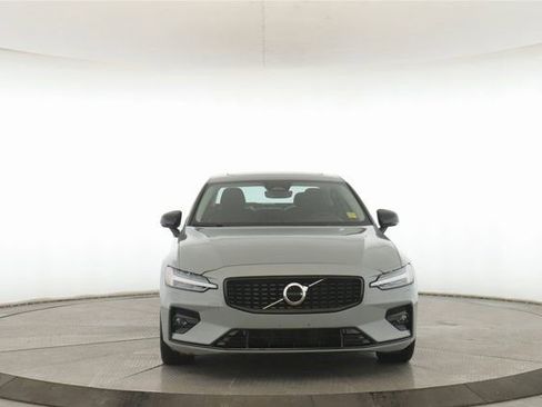 Used 2025 Volvo S60 B5 Core image 12