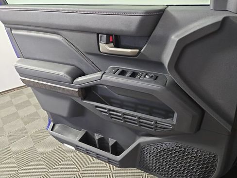 Used 2025 Toyota Tacoma Limited AWD/4WD image 32