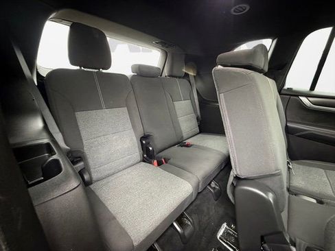 Used 2025 GMC Acadia Elevation image 24