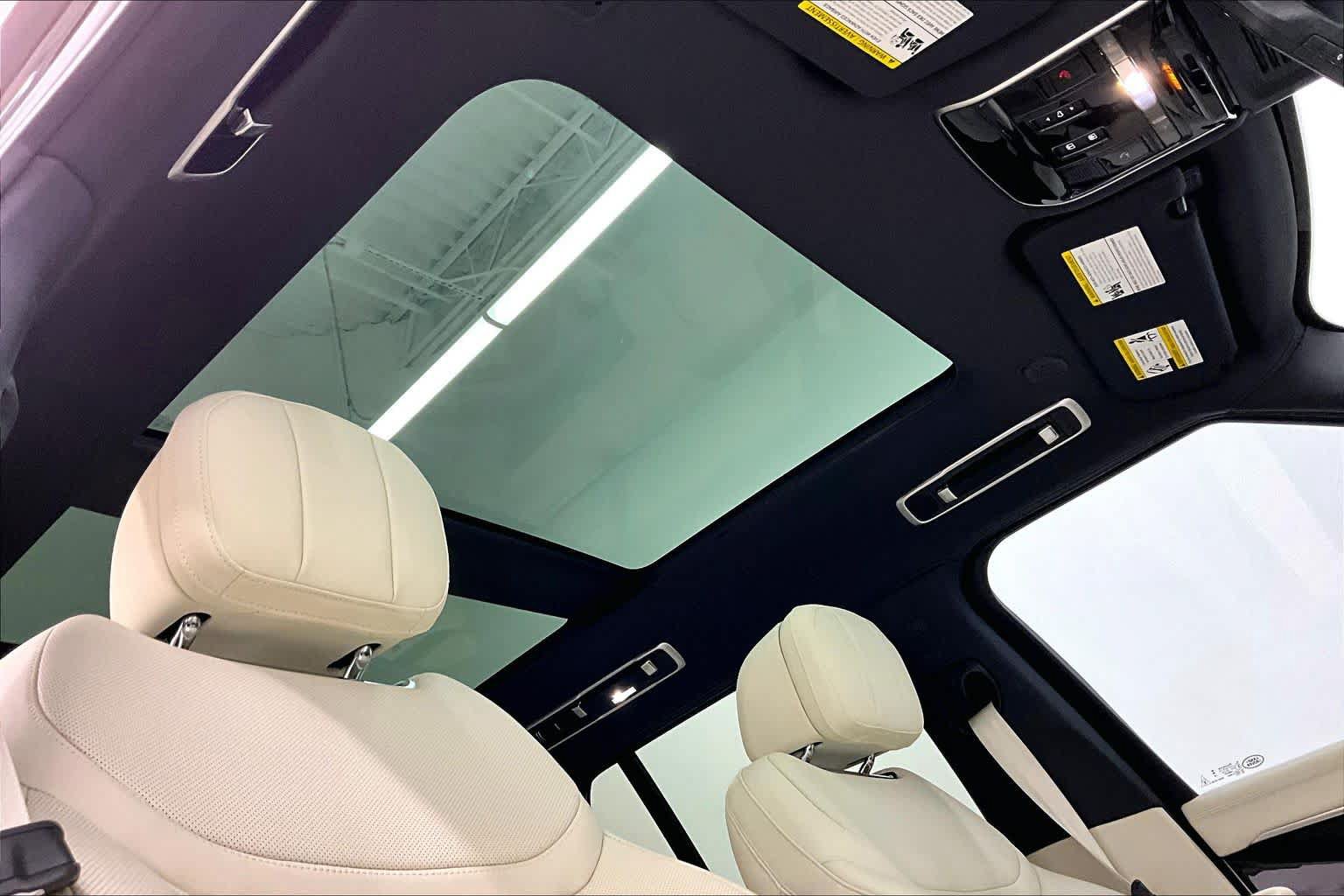 Used 2026 Land Rover Range Rover SE AWD/4WD image 13