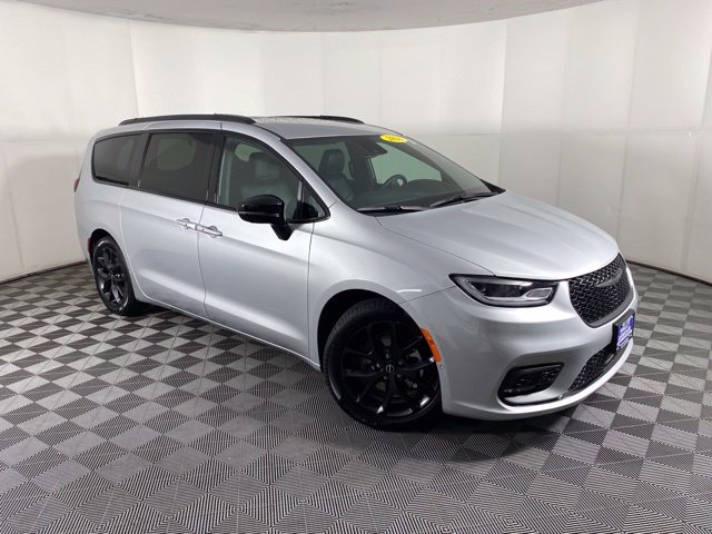 Used 2026 Chrysler Pacifica Select w/ S Appearance Package FWD image 1