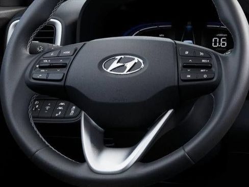 Used 2026 Hyundai Venue SEL FWD image 15