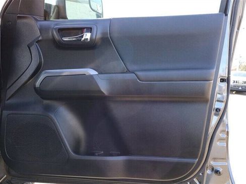 Used 2017 Toyota Tacoma TRD Off-Road w/ Tow Package image 26