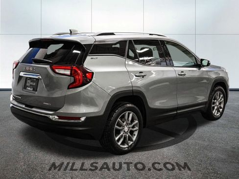 Used 2024 GMC Terrain SLT image 8