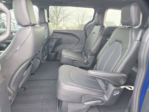 New 2026 Chrysler Pacifica Select w/ S Appearance Package FWD image 13