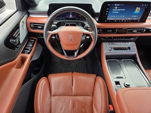 Used 2025 Lincoln Aviator Reserve w/ Equipment Group 201A AWD/4WD image 16