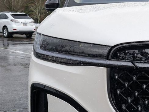 New 2025 Lincoln Nautilus Premier w/ Jet Appearance Package image 9