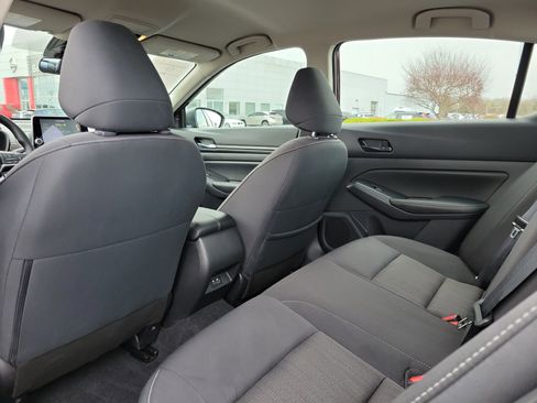 Used 2025 Nissan Altima 2.5 SV image 14