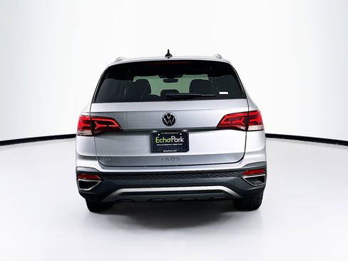 Used 2024 Volkswagen Taos SE FWD image 7