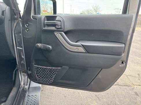 Used 2017 Jeep Wrangler Unlimited Sport image 31