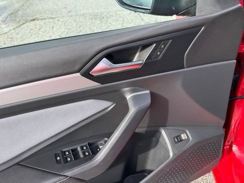 Certified 2025 Volkswagen Jetta SE FWD image 30