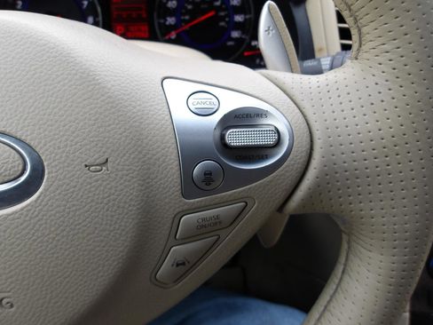 Used 2009 INFINITI FX35 AWD w/ Technology Pkg image 17