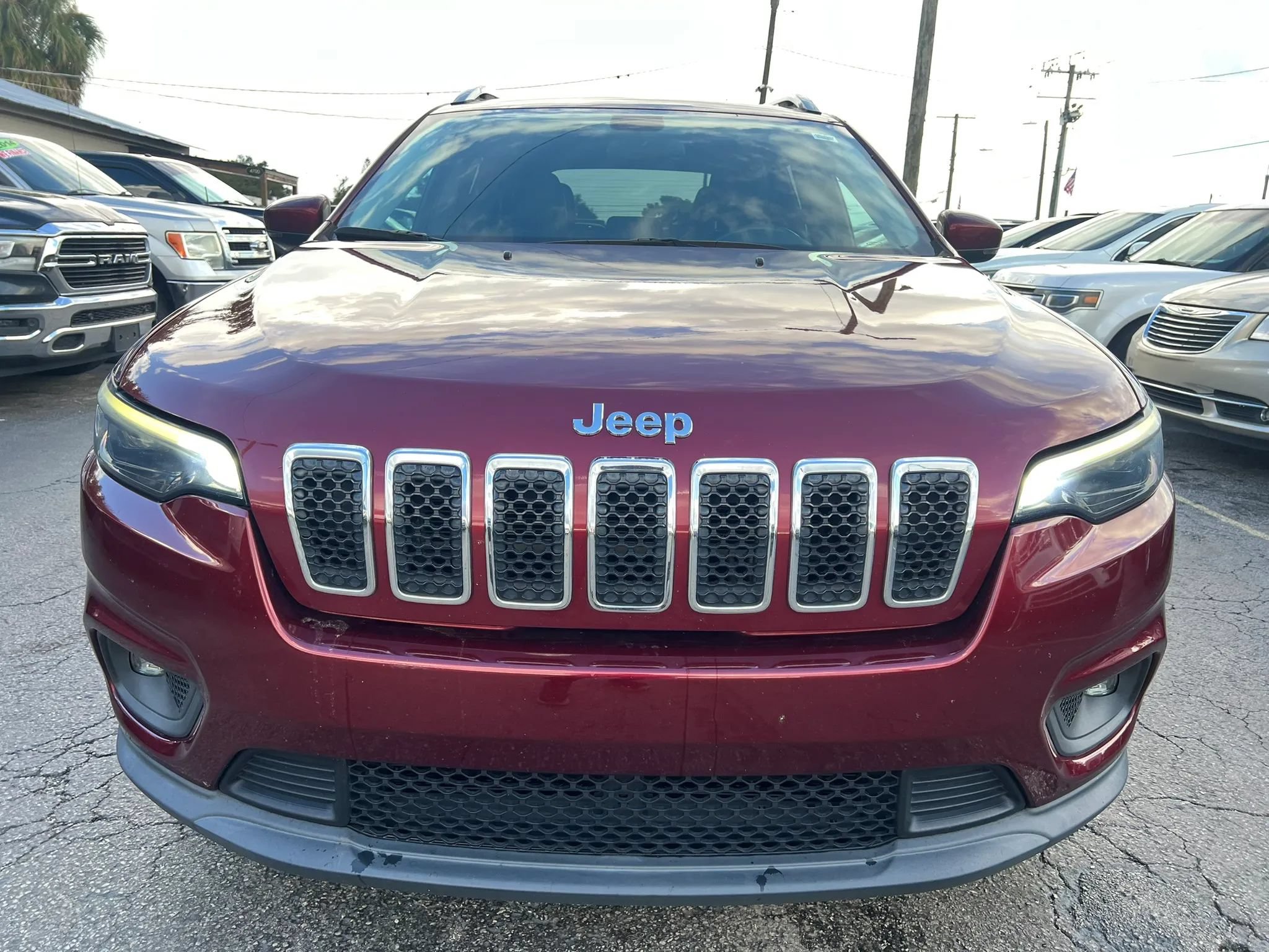 Used 2019 Jeep Cherokee Latitude Plus FWD image 3