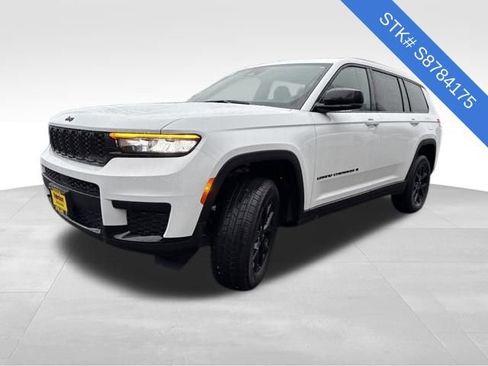 New 2025 Jeep Grand Cherokee L Altitude image 3
