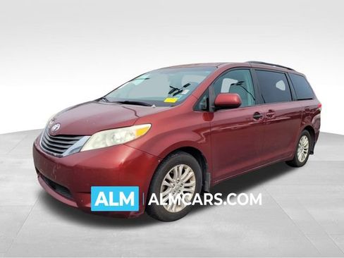 Used 2014 Toyota Sienna XLE image 1