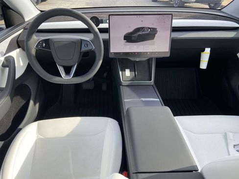 Used 2026 Tesla Model Y 2WD image 11