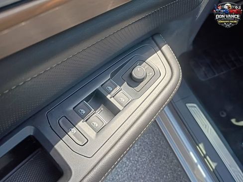 Used 2025 Volkswagen Atlas SE AWD/4WD image 11