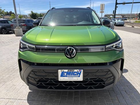 Certified 2025 Volkswagen Taos SE AWD/4WD image 10