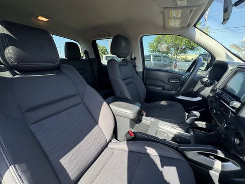 Used 2022 Nissan Frontier SV w/ Technology Package RWD image 34