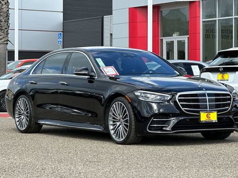 Used 2022 Mercedes-Benz S 500 4MATIC w/ AMG Line Package image 2