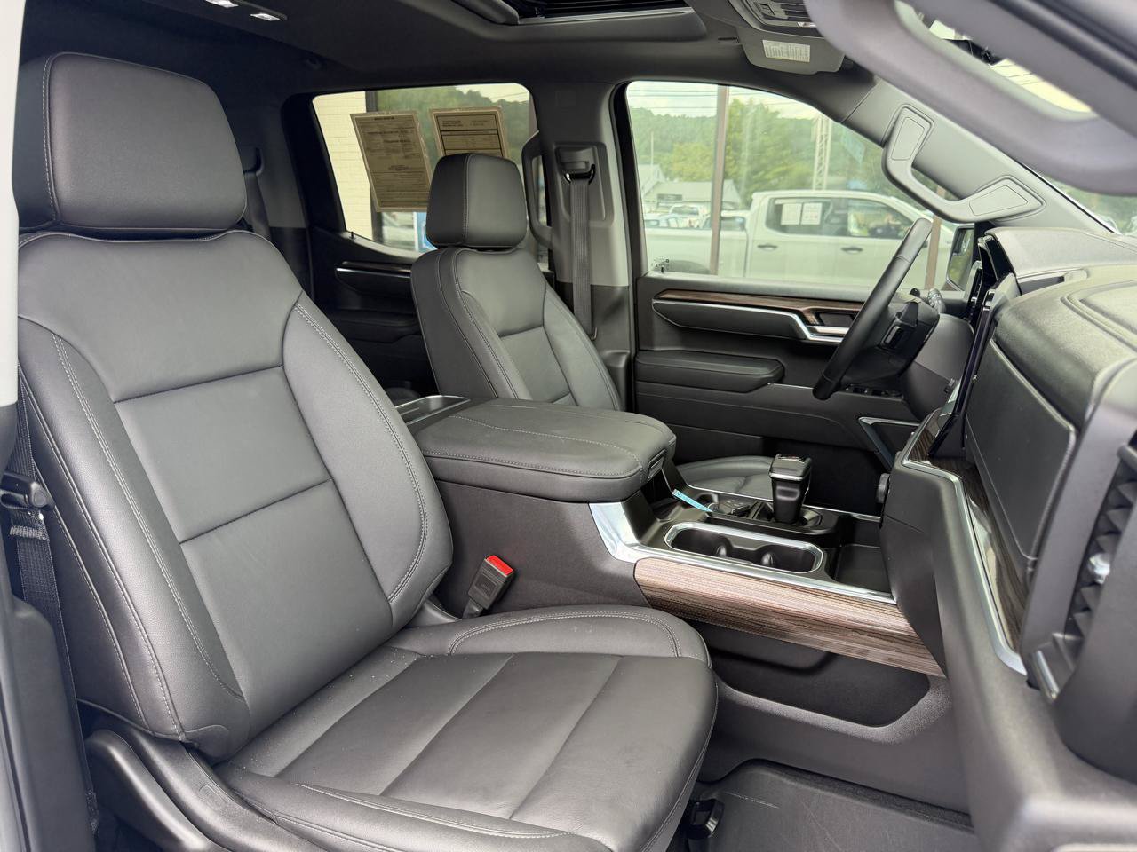 Used 2025 Chevrolet Silverado 1500 LT Trail Boss w/ Convenience Package II AWD/4WD image 21
