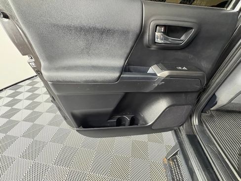 Used 2019 Toyota Tacoma TRD Sport w/ Technology Package AWD/4WD image 27