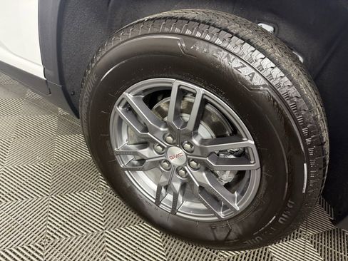 Used 2025 GMC Acadia Elevation image 10